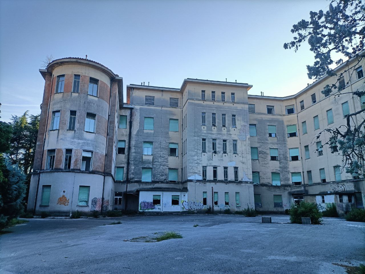 Copertina per I costi ambientali per demolire l'ex ospedale, ecco i numeri del comitato a Gorizia